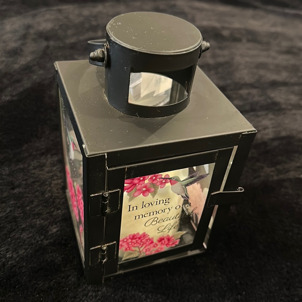 Brand new Hallmark Lantern in Loving memory